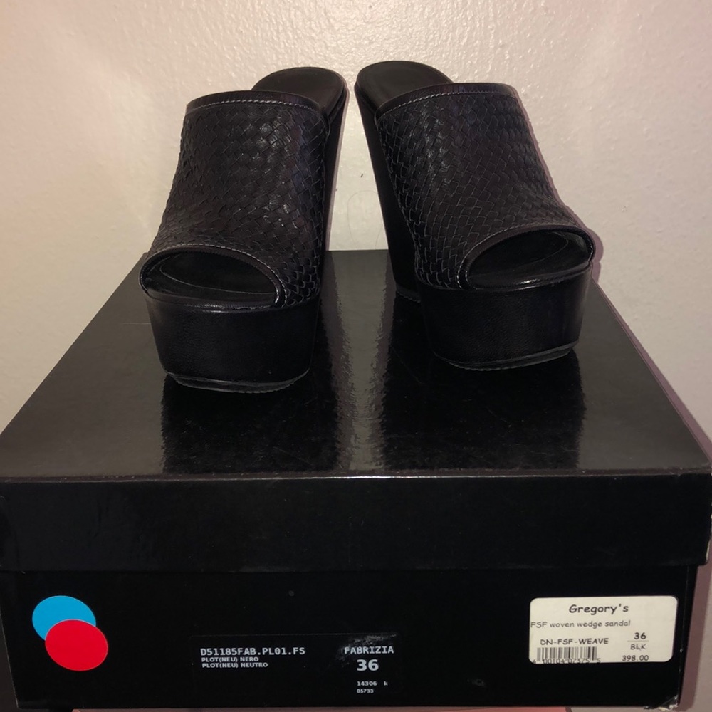 Gregory’s FSF woven wedge sandal size 36.
